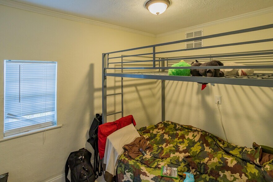 More Photos Of 326 S Federal Hwy, Lake Worth Specialty For Sale
