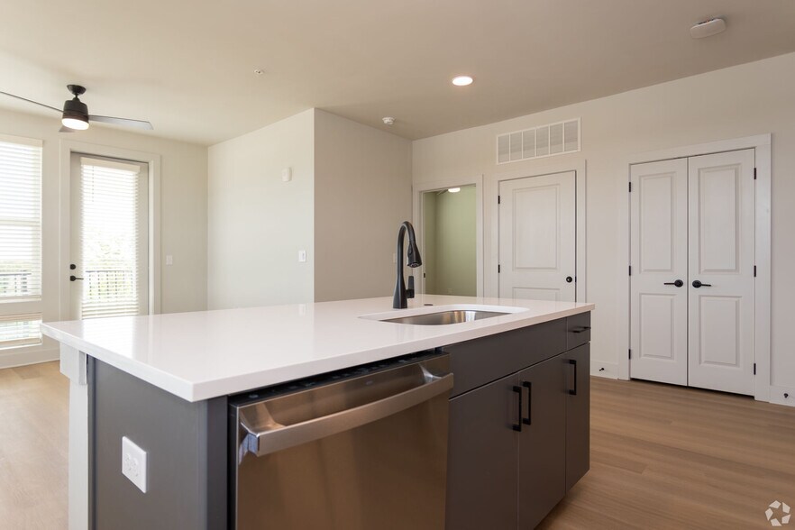 More Photos Of 930 W Mallard Creek Church Rd, Charlotte Apartments For Lease