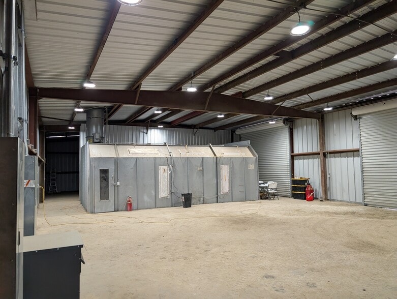 More Photos Of 810 Talmadge Ave, Garden City Warehouse For Lease