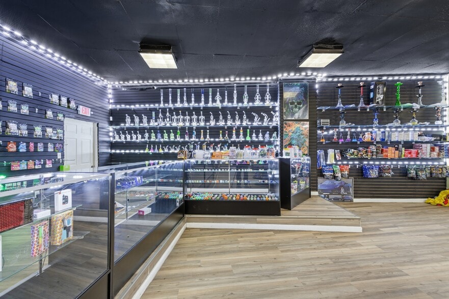 More Photos Of 4413 Glenway Ave, Cincinnati Storefront For Sale