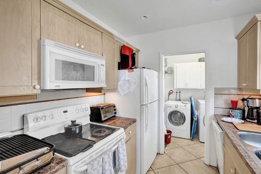More Photos Of 5706-5708 Lincoln St, Hollywood Multifamily For Sale