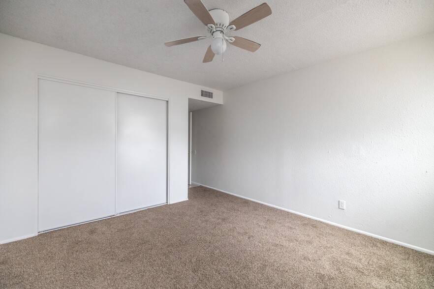 More Photos Of 5820 W Claremont St, Glendale Apartments For Sale