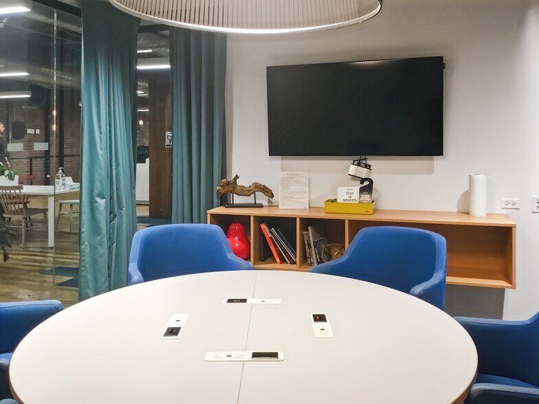 More Photos Of 159-163 N Sangamon St, Chicago Coworking Space