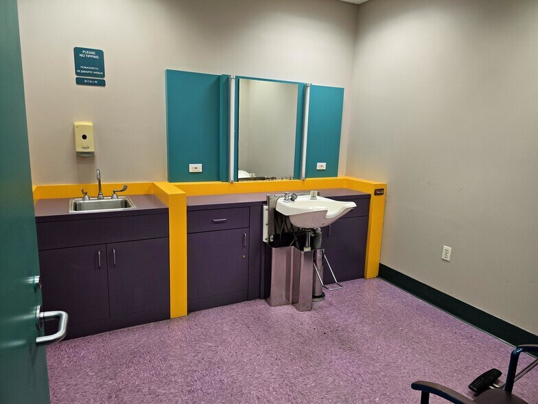 More Photos Of 6202 16th Ave, Brooklyn Rehabilitation Center For Lease