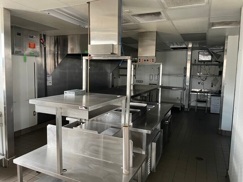 More Photos Of 1420 E Main St, Carbondale Fast Food For Sale