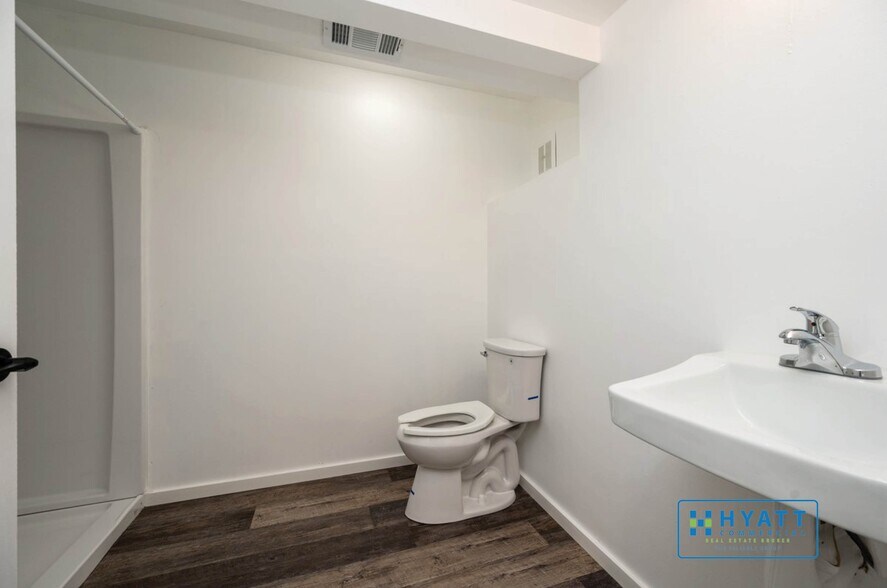 More Photos Of 6 Dock St, Annapolis Storefront Retail Office For Lease