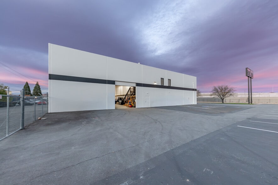 More Photos Of 2187 Market St, Reno Warehouse For Lease