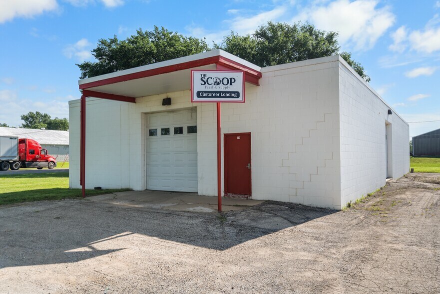 More Photos Of 3050 Wagner Rd, Waterloo Freestanding For Sale