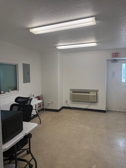 More Photos Of 1825 Dickinson Ave, Dickinson Warehouse For Lease