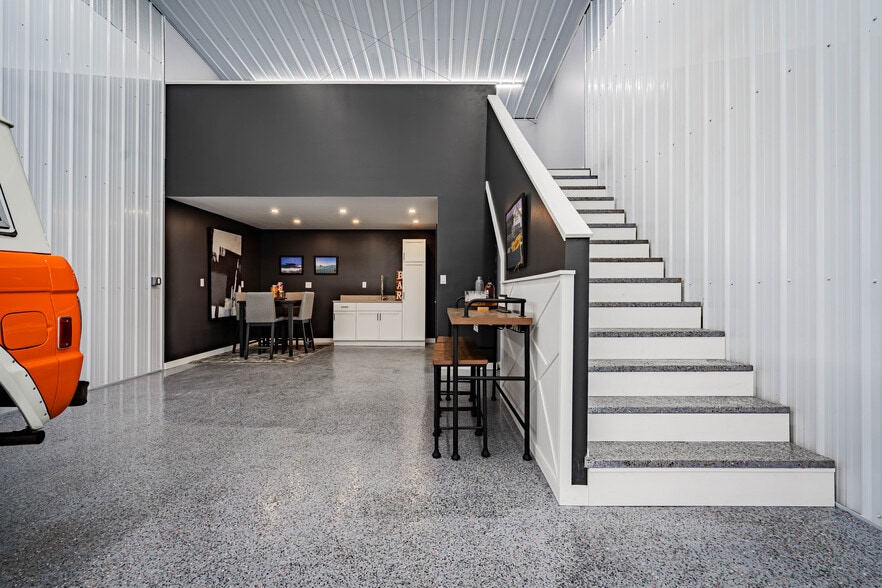 More Photos Of 100 Man Cave, Sunrise Beach Self Storage For Sale