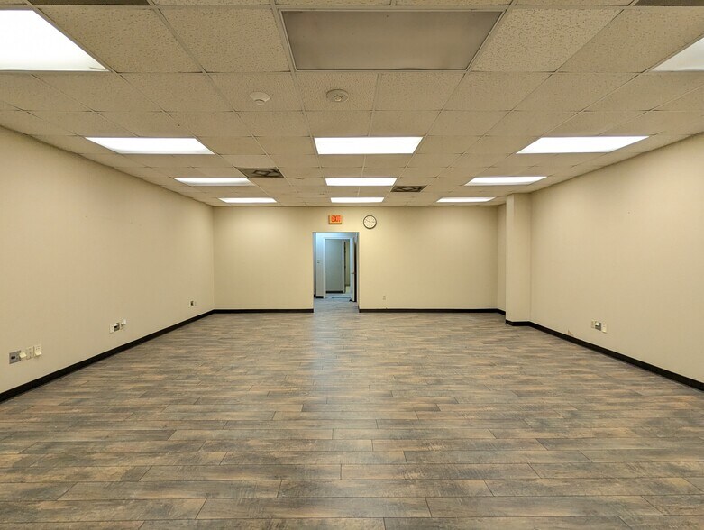 More Photos Of 6095 College St, Beaumont Office For Sale