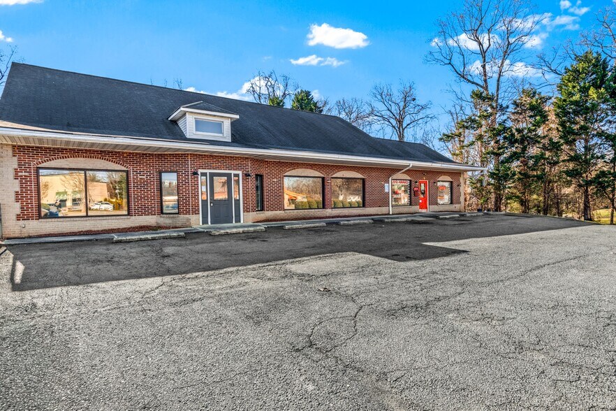 More Photos Of 2910 Reynolda Rd, Winston-Salem Office For Sale