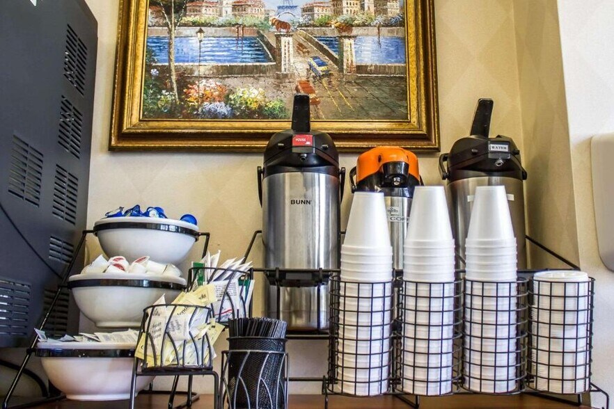 More Photos Of 11237 Shaw Ave, Meadville Hotel For Sale