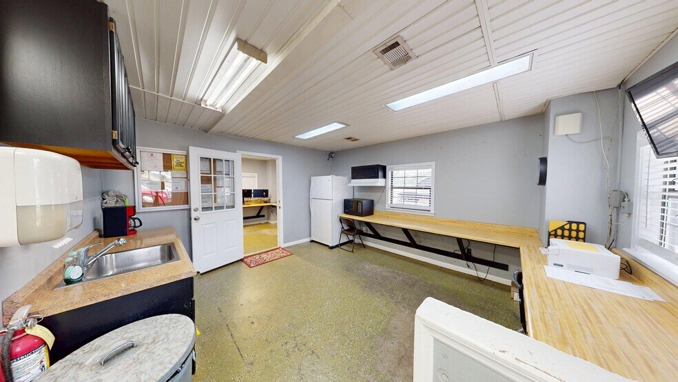 More Photos Of 565 Thomas St, Camilla Industrial For Sale