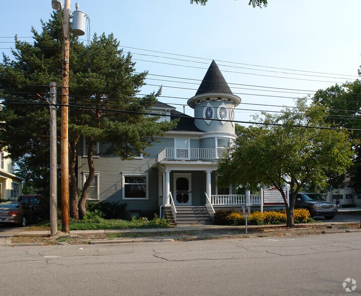 More Photos Of 222 W Genesee St, Lansing Office For Sale