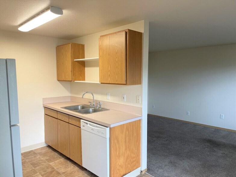 More Photos Of 615-629 Elliott Rd, Newberg Apartments For Sale