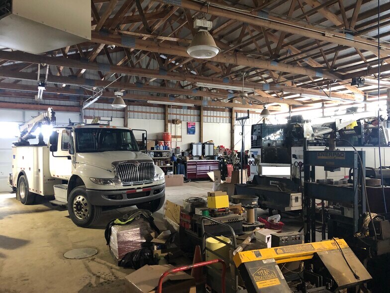 More Photos Of 825 E North St, Elburn Warehouse For Lease