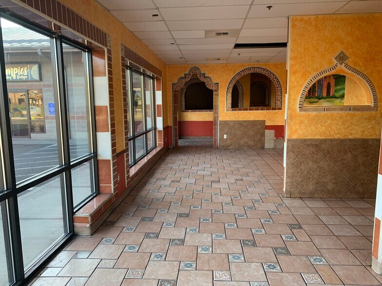 More Photos Of 2570-2680 NE Twin Knolls Dr, Bend Restaurant For Sale