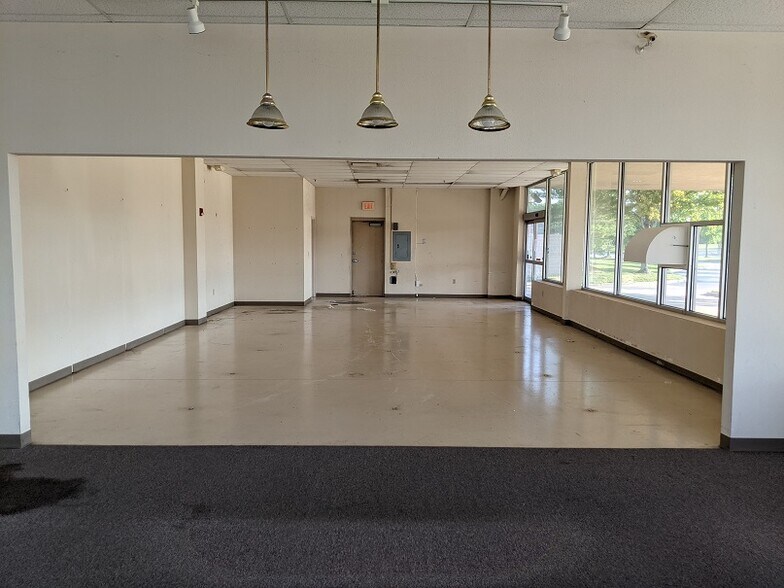 More Photos Of 14401 W Metcalf Ave, Overland Park Unknown For Lease