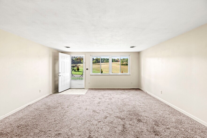 More Photos Of 310 Goose Creek Rd, Dandridge Office For Sale