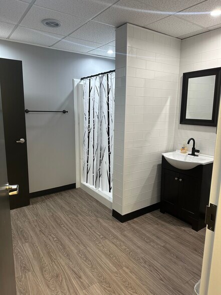 More Photos Of 3333 Founders Rd, Indianapolis Office For Sale