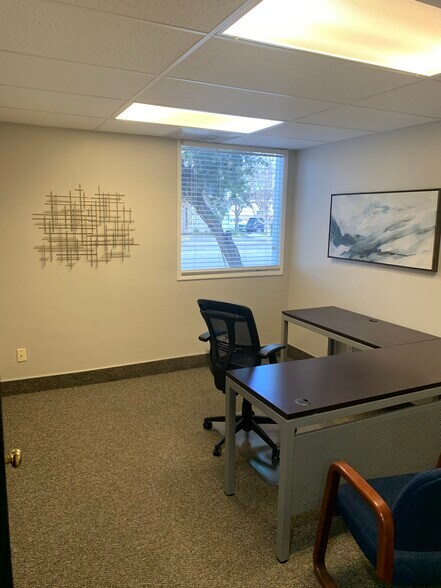 More Photos Of 930 Truxtun Ave, Bakersfield Office For Lease