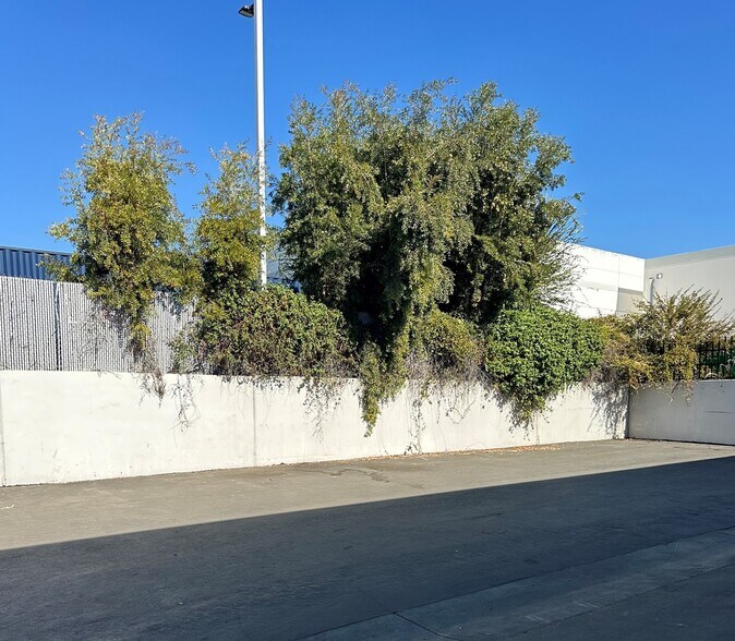 More Photos Of 13825 Magnolia Ave, Chino Warehouse For Lease