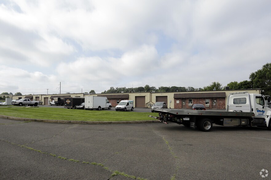 More Photos Of 1808-1900 Mearns Rd, Warwick Township Warehouse For Lease