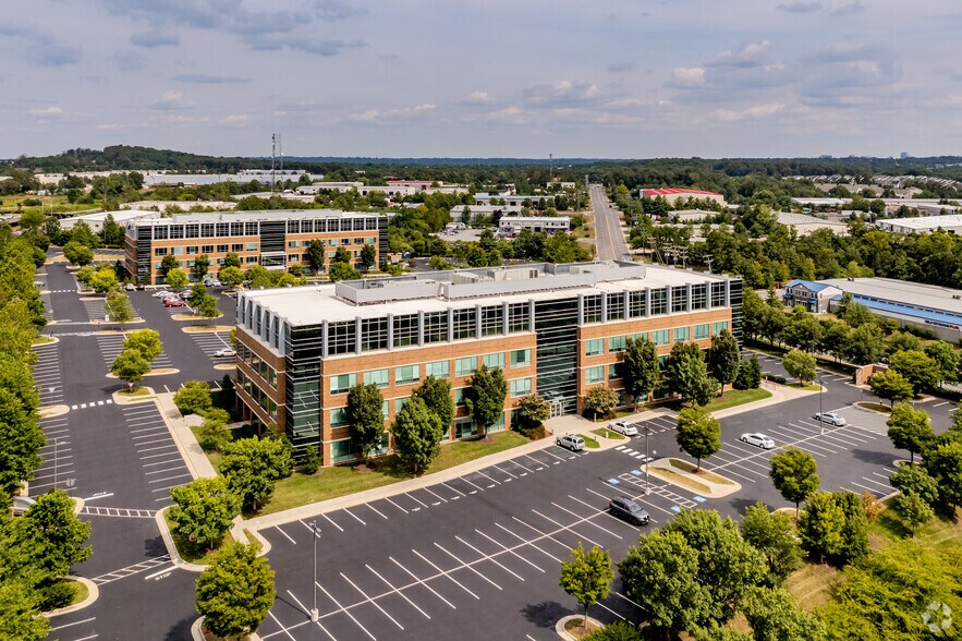 More Photos Of 45600 Woodland Rd, Sterling Unknown For Lease