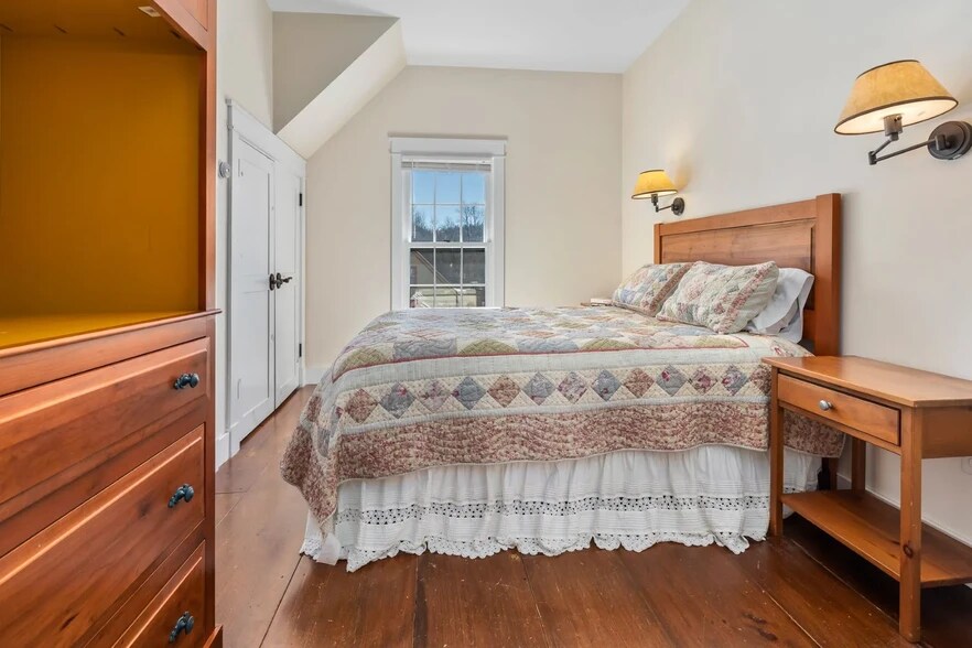 More Photos Of 31 Huntington Pl, Rochester Apartments For Sale