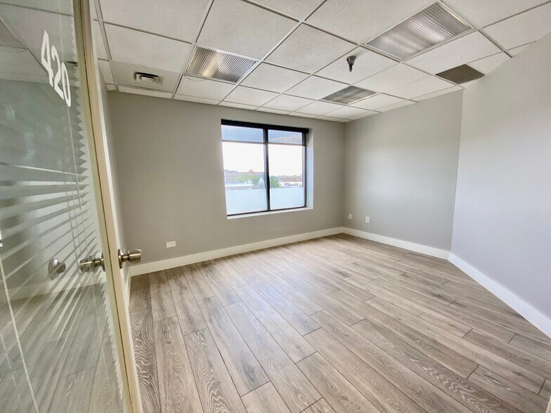 More Photos Of 1035 Pearl St, Boulder Office For Sale