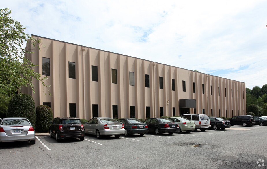 More Photos Of 4265 Brownsboro Rd, Winston-Salem Office For Sale