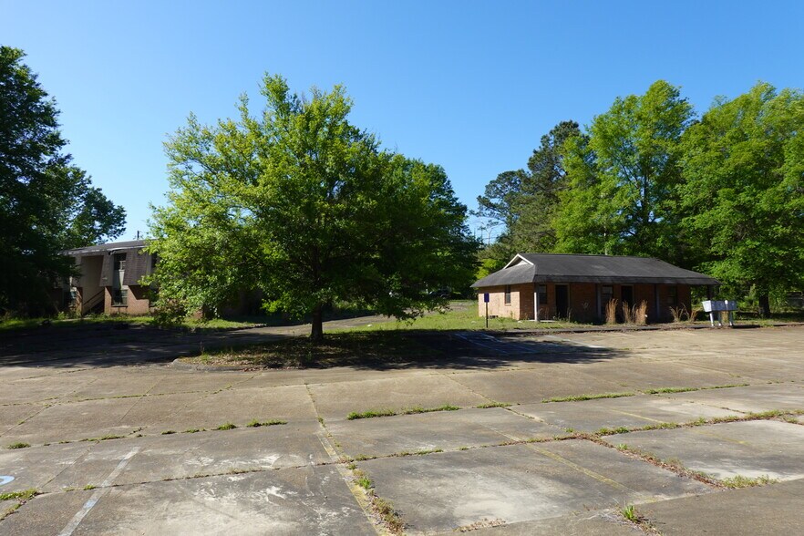 More Photos Of 285 Nelson Dr, Hazlehurst Apartments For Sale