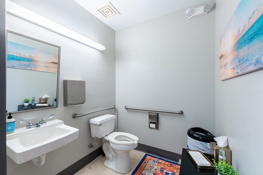 More Photos Of 2081 SE Ocean Blvd, Stuart Office For Sale