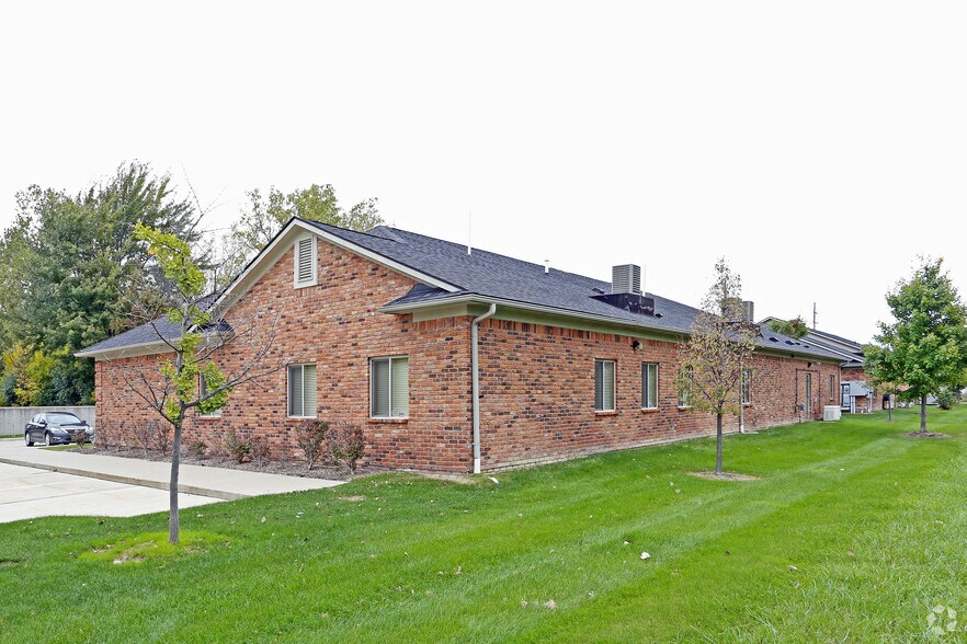 More Photos Of 38731-38765 Mound Rd, Sterling Heights Medical For Lease