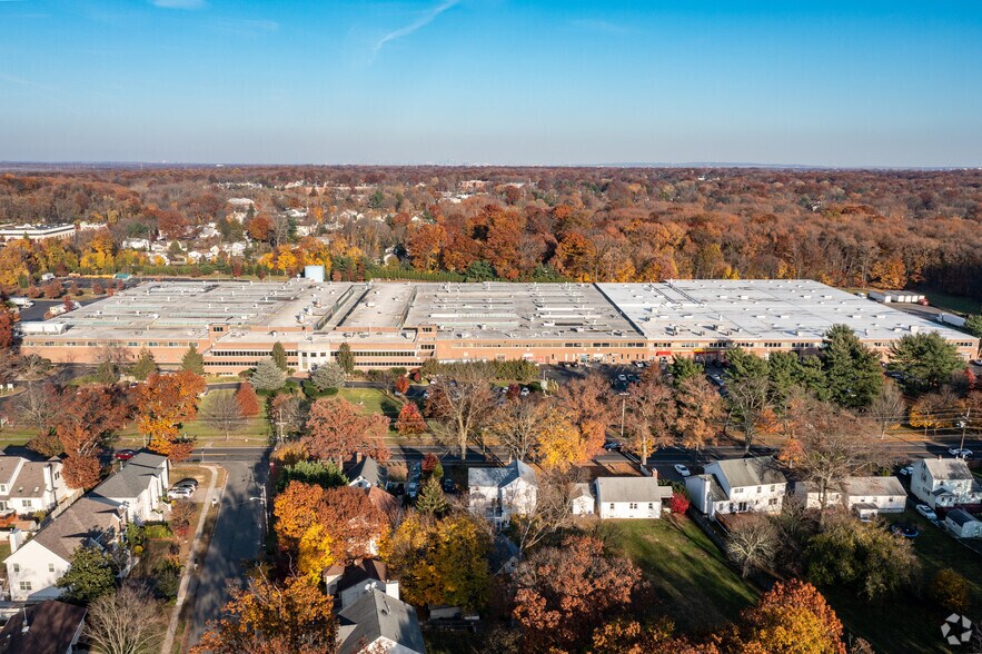 More Photos Of 3775 Park Ave, Edison Warehouse For Lease