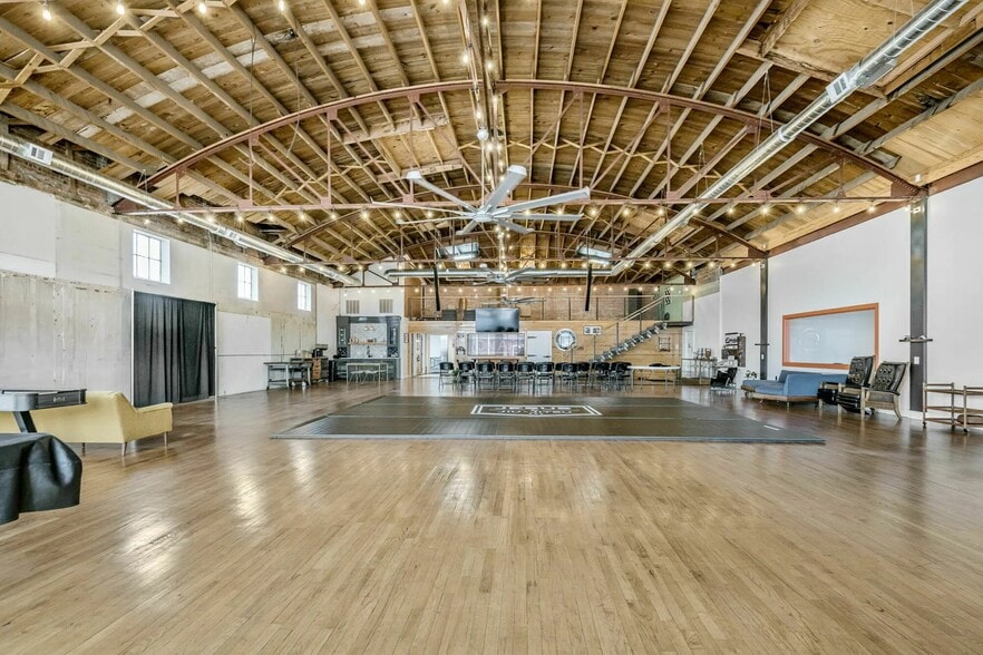 More Photos Of 701 SE 10th Ave, Amarillo Bar For Sale