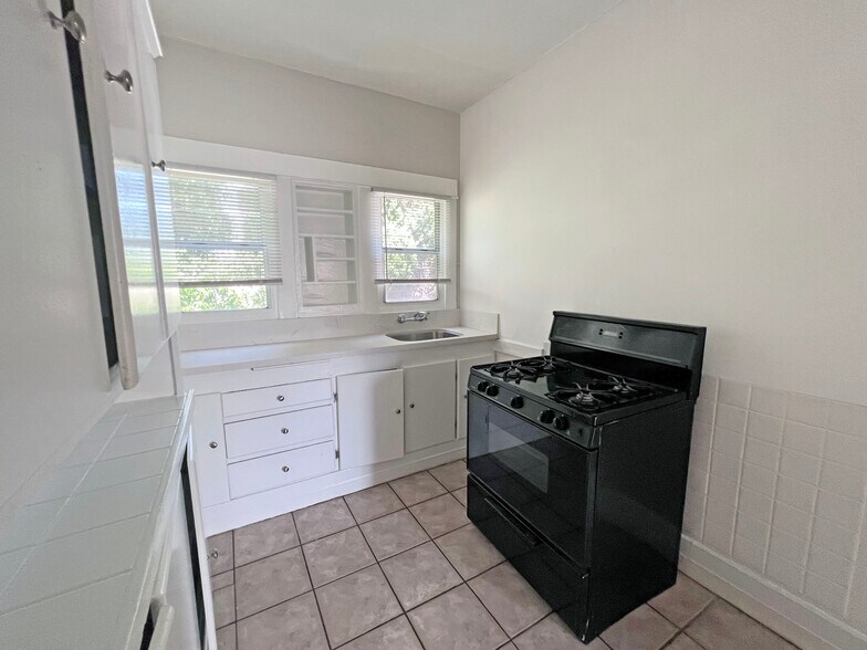 More Photos Of 679 Obispo Ave, Long Beach Apartments For Sale