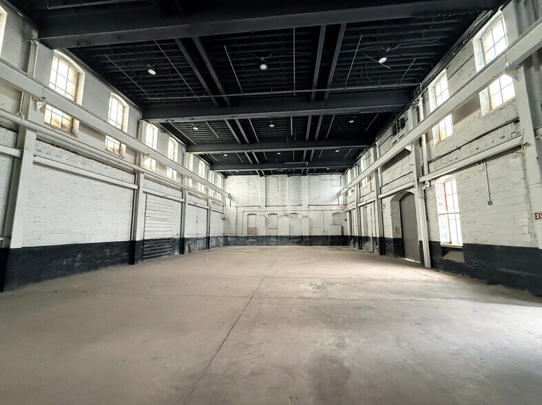 More Photos Of 1844-1846 W Sedgley Ave, Philadelphia Manufacturing For Lease