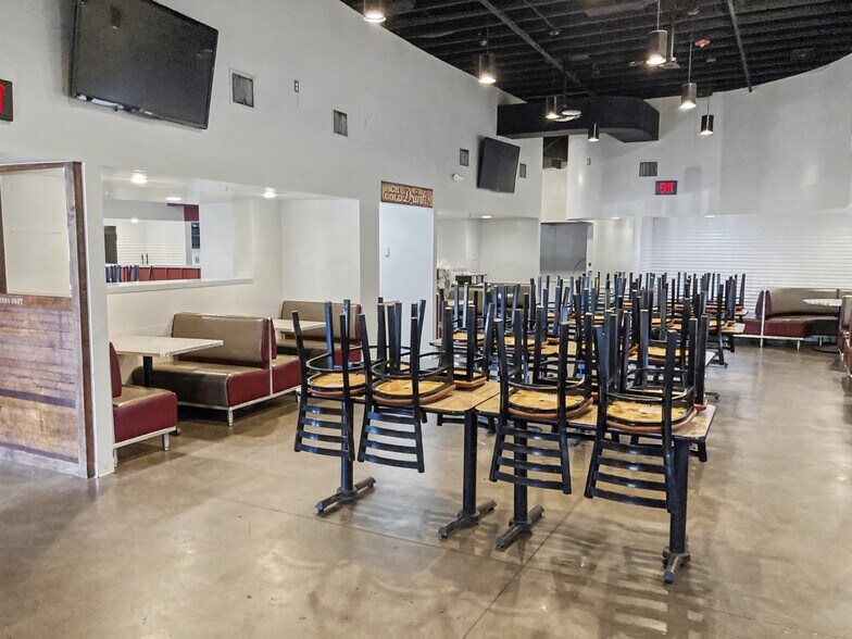 More Photos Of 333 W Albany St, Broken Arrow Restaurant For Sale