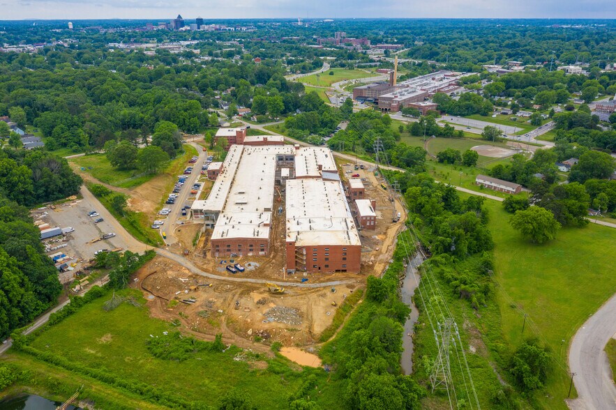 More Photos Of 1702 Fairview St, Greensboro Self Storage For Lease