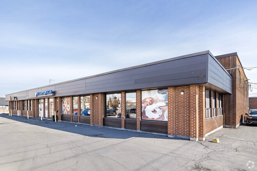 More Photos Of 90A-90F Boul Brunswick, Dollard-des-Ormeaux Warehouse For Lease