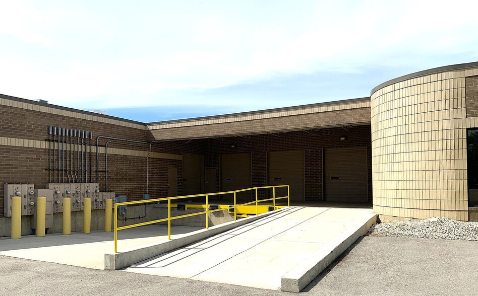 More Photos Of 665-675 Tollgate Rd, Elgin Flex For Sale