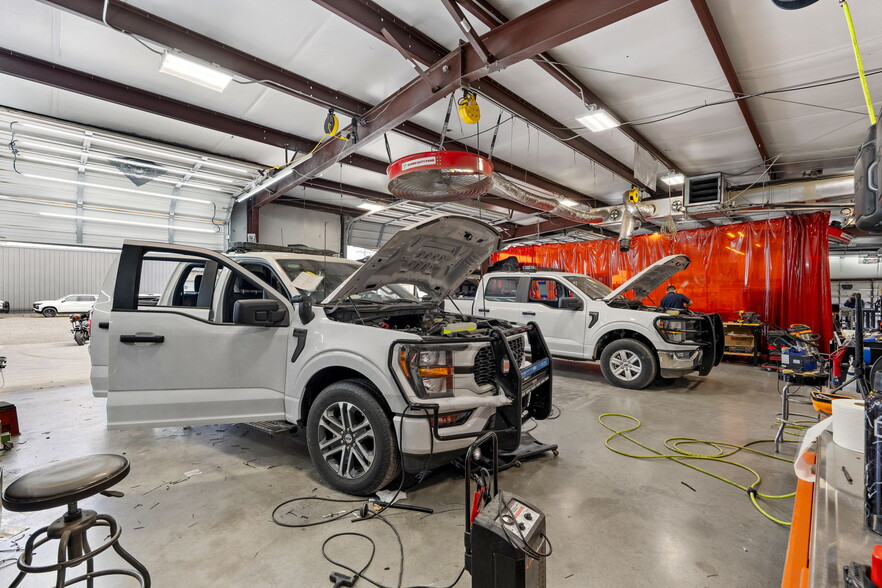 More Photos Of 108 Commercial Pl, Schertz Warehouse For Sale