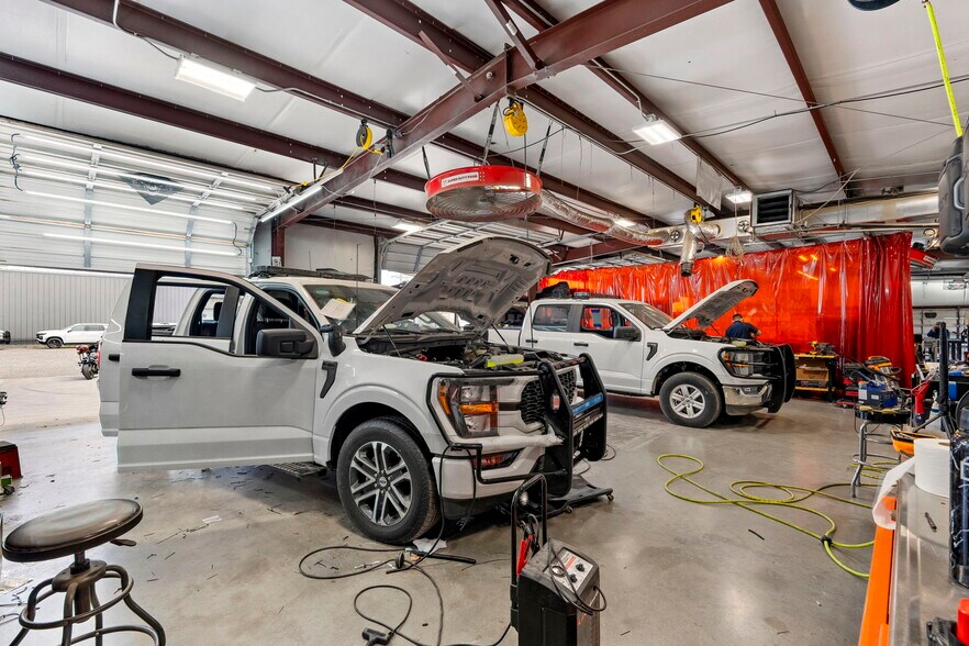 More Photos Of 108 Commercial Pl, Schertz Warehouse For Sale