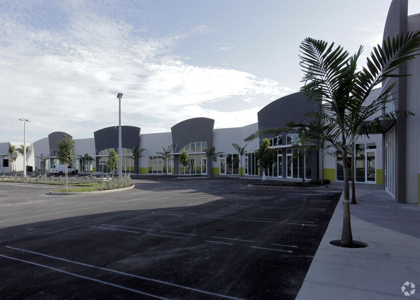 More Photos Of 13115 W Okeechobee Rd, Hialeah Storefront Retail Office For Lease