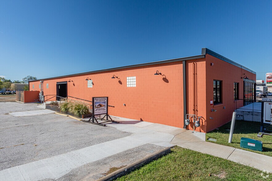 More Photos Of 617 E Emma Ave, Springdale Office For Lease