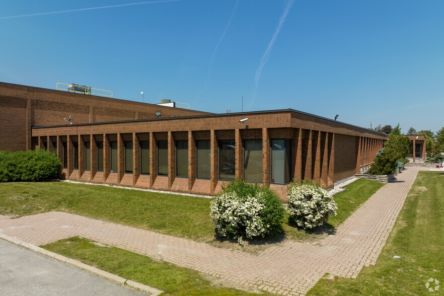 More Photos Of 330 Humberline Dr, Toronto Manufacturing For Lease