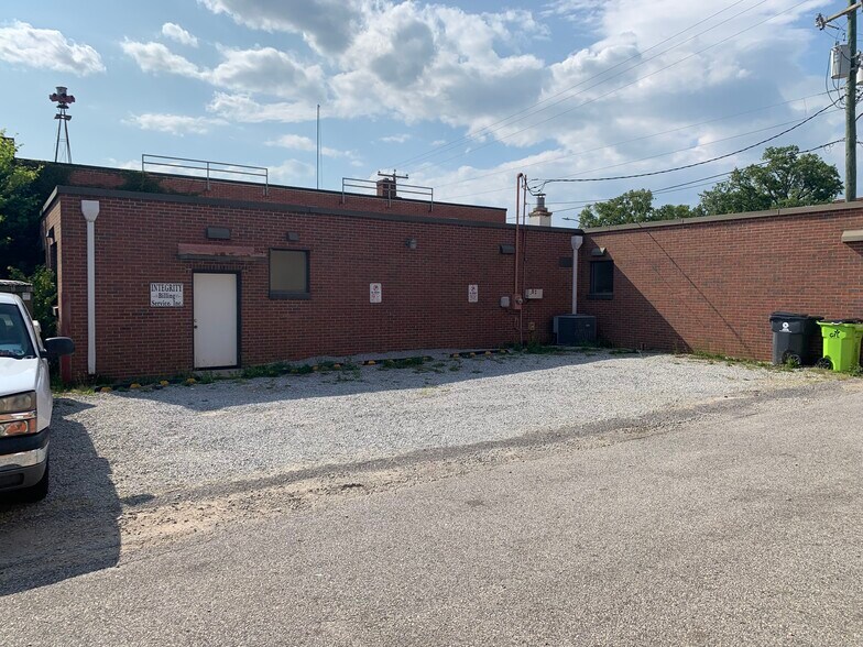 More Photos Of 109 W Atlantic St, South Hill Storefront Retail Office For Sale