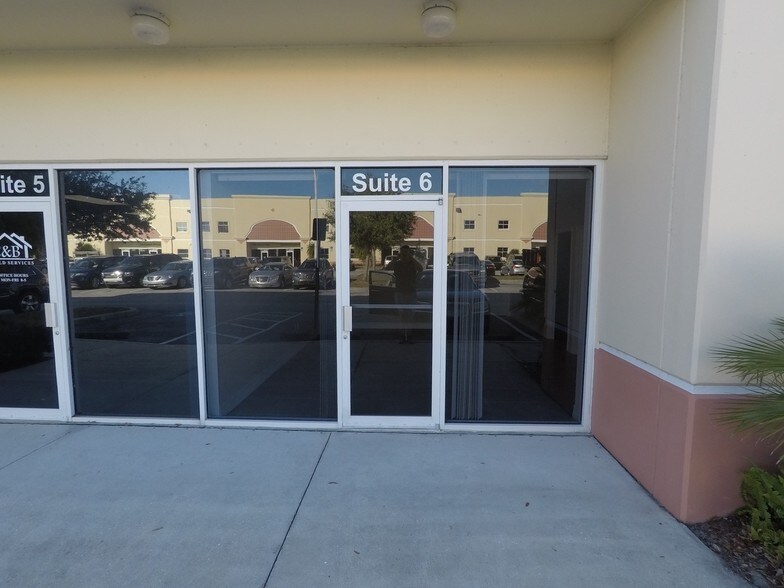 More Photos Of 787 Commerce Dr, Venice Warehouse For Lease